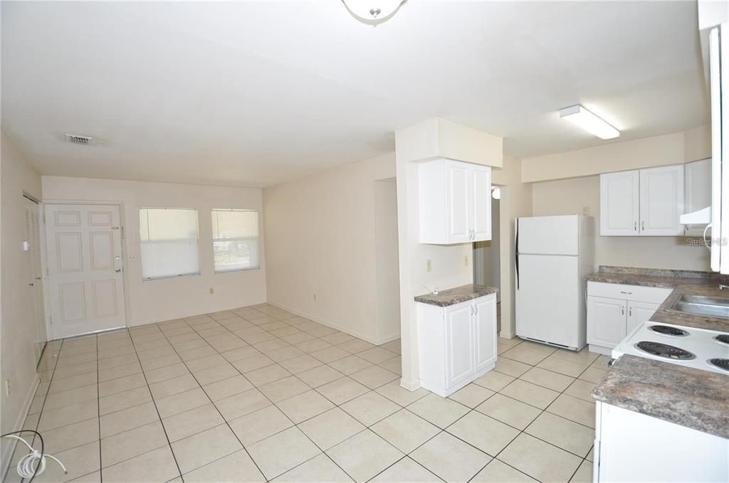 For Rent: $1,595 (3 beds, 1 baths, 888 Square Feet)