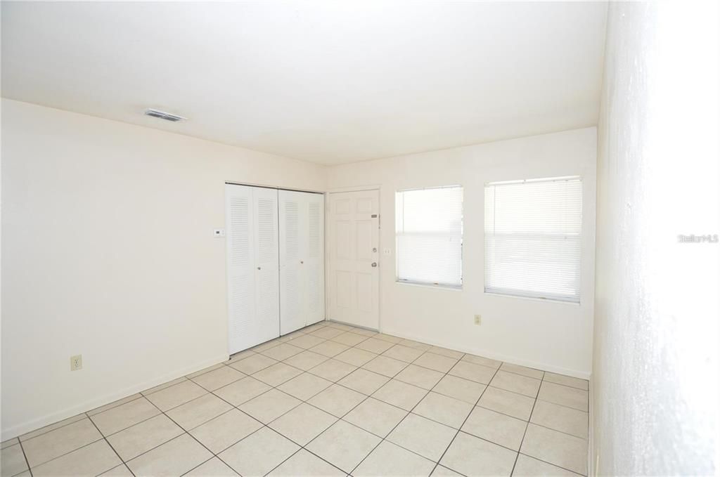 For Rent: $1,595 (3 beds, 1 baths, 888 Square Feet)