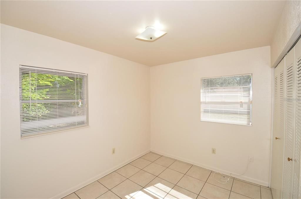 For Rent: $1,595 (3 beds, 1 baths, 888 Square Feet)
