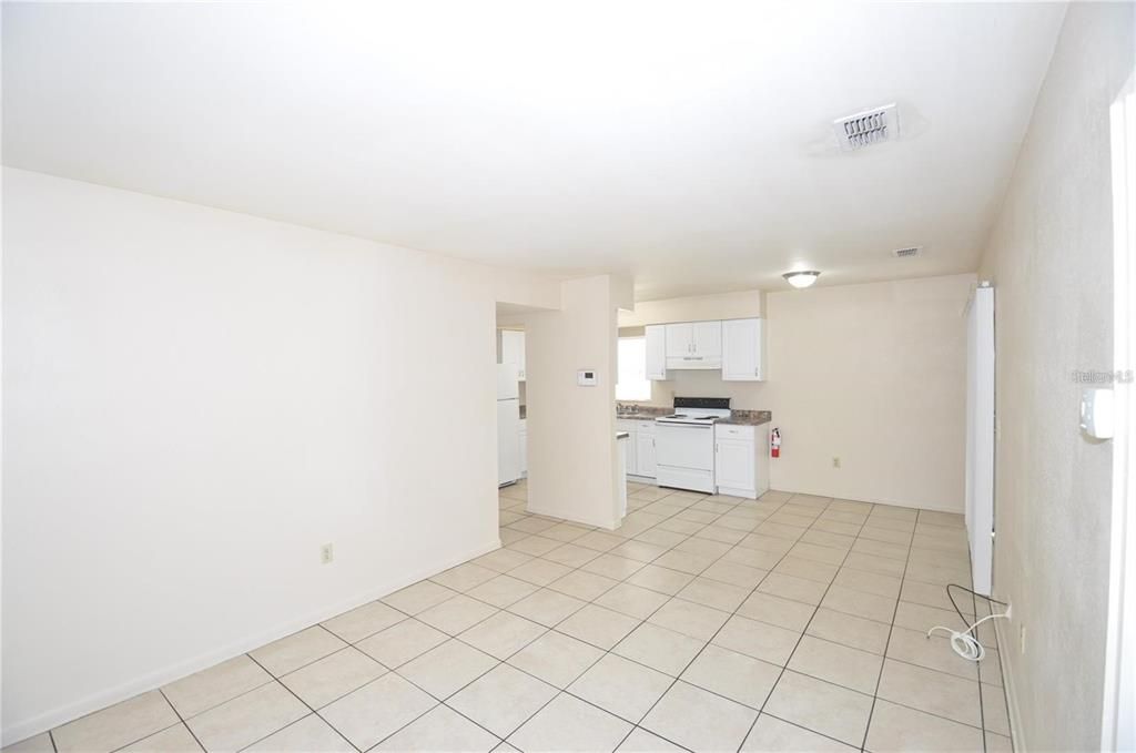 For Rent: $1,595 (3 beds, 1 baths, 888 Square Feet)