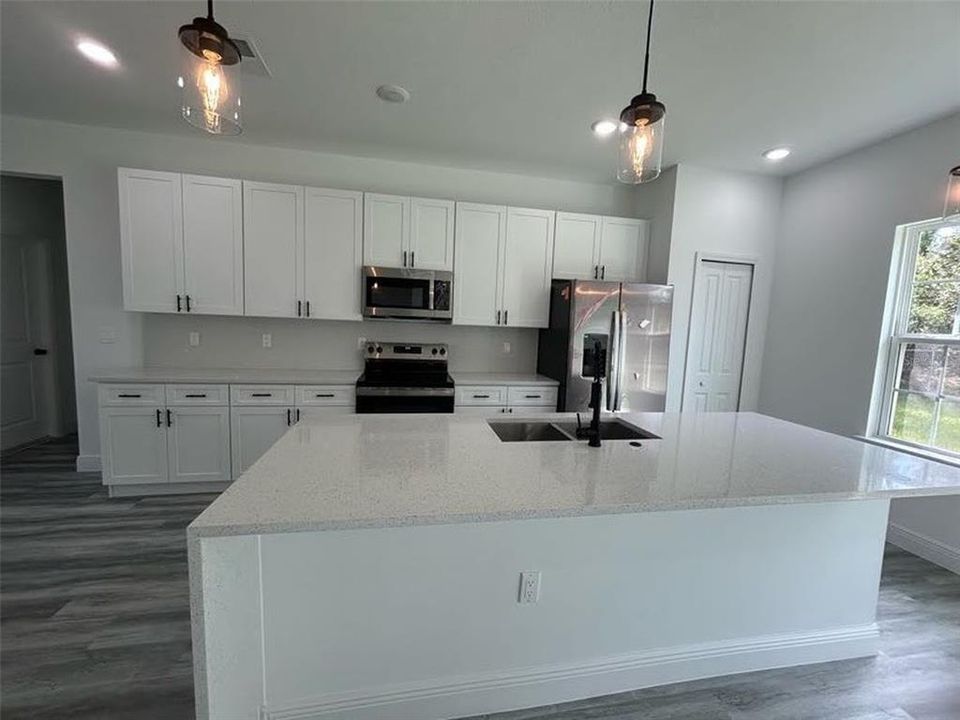 For Sale: $315,000 (4 beds, 2 baths, 1792 Square Feet)
