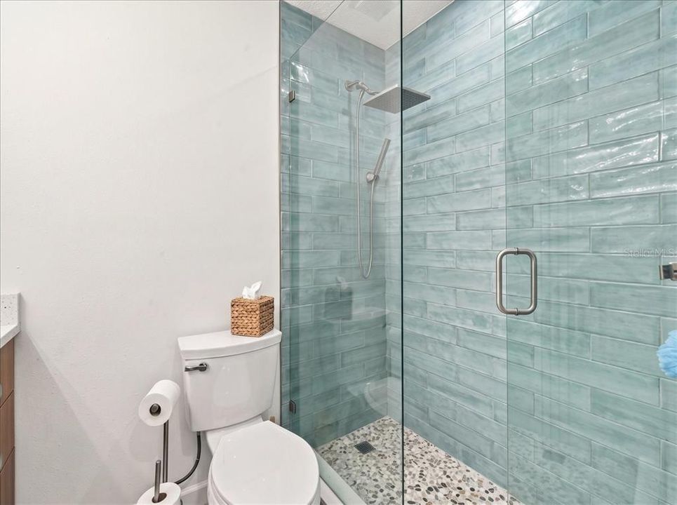 На продажу: $399,000 (2 спален, 1 ванн, 825 Квадратных фут)