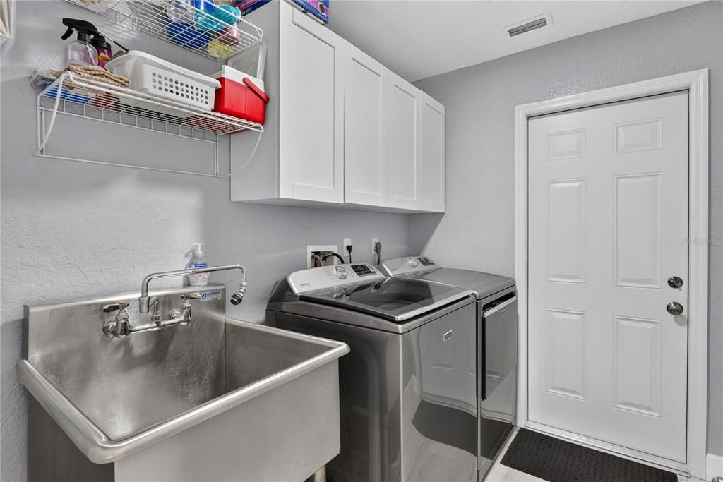 For Sale: $450,000 (3 beds, 2 baths, 1983 Square Feet)