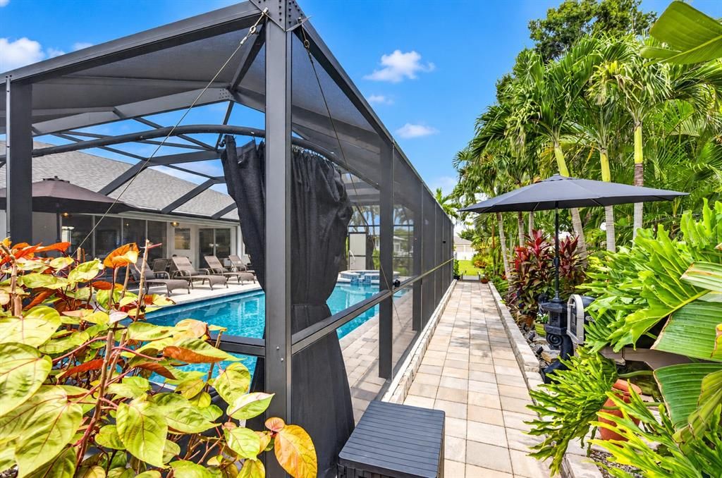 For Sale: $450,000 (3 beds, 2 baths, 1983 Square Feet)