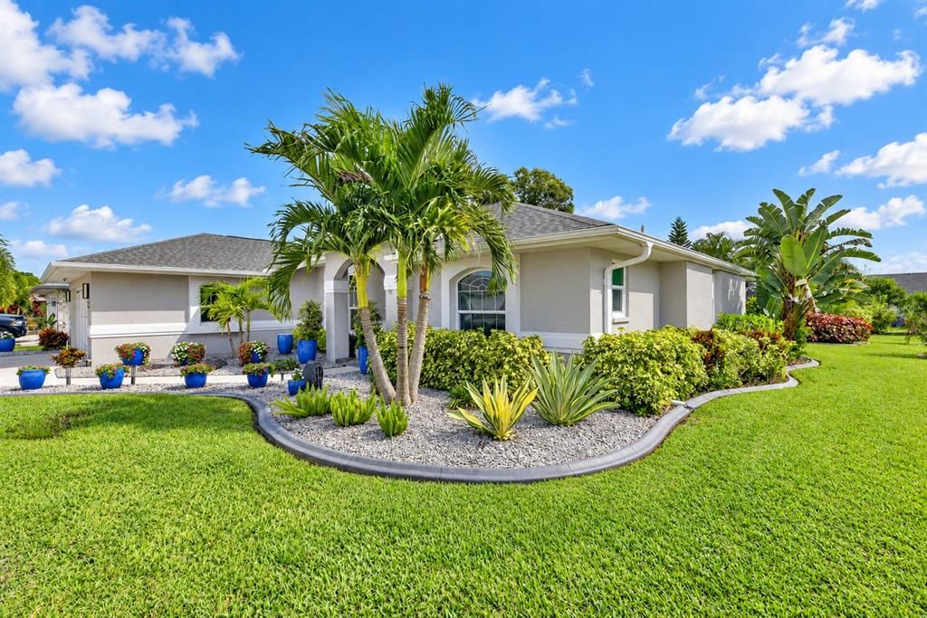 For Sale: $450,000 (3 beds, 2 baths, 1983 Square Feet)
