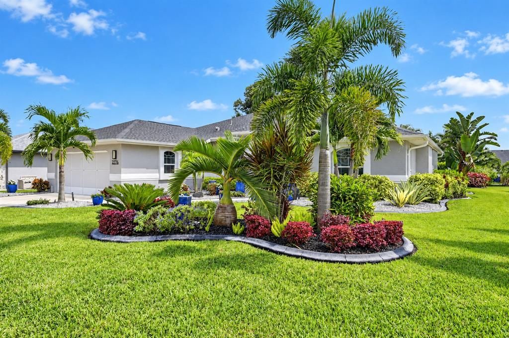 For Sale: $450,000 (3 beds, 2 baths, 1983 Square Feet)