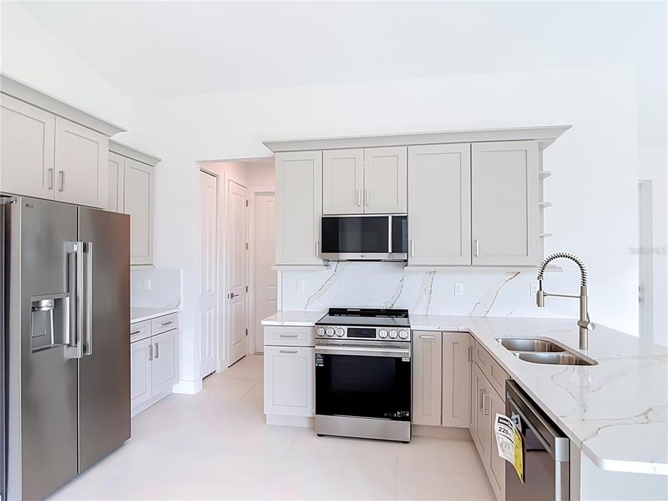 For Sale: $325,000 (3 beds, 2 baths, 1486 Square Feet)