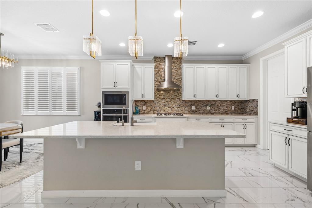 For Sale: $869,000 (5 beds, 4 baths, 3710 Square Feet)
