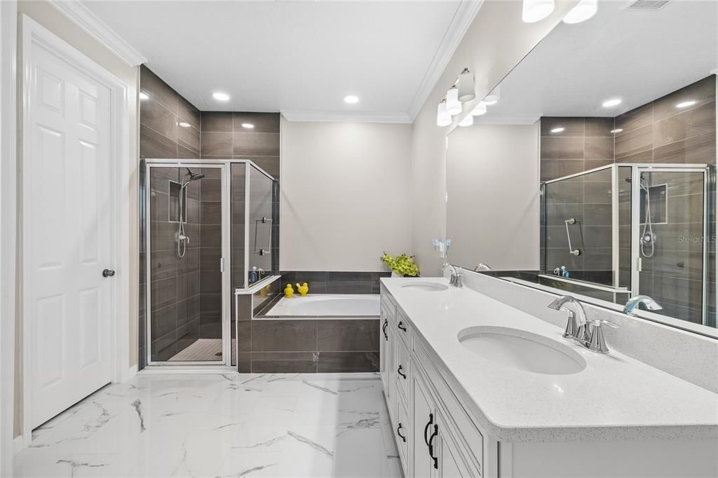 For Sale: $869,000 (5 beds, 4 baths, 3710 Square Feet)