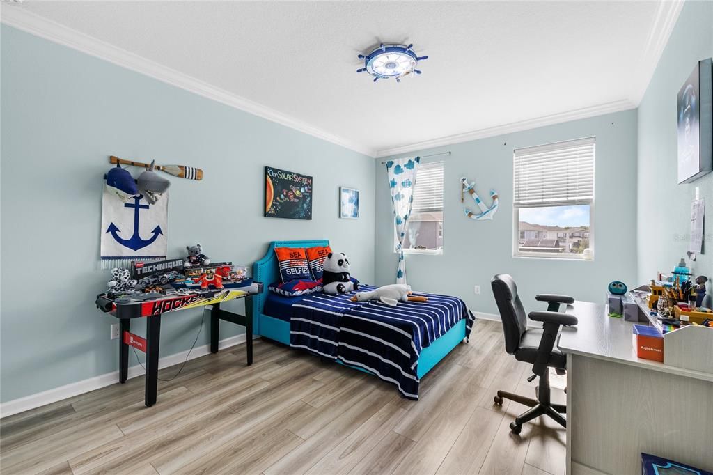 For Sale: $869,000 (5 beds, 4 baths, 3710 Square Feet)