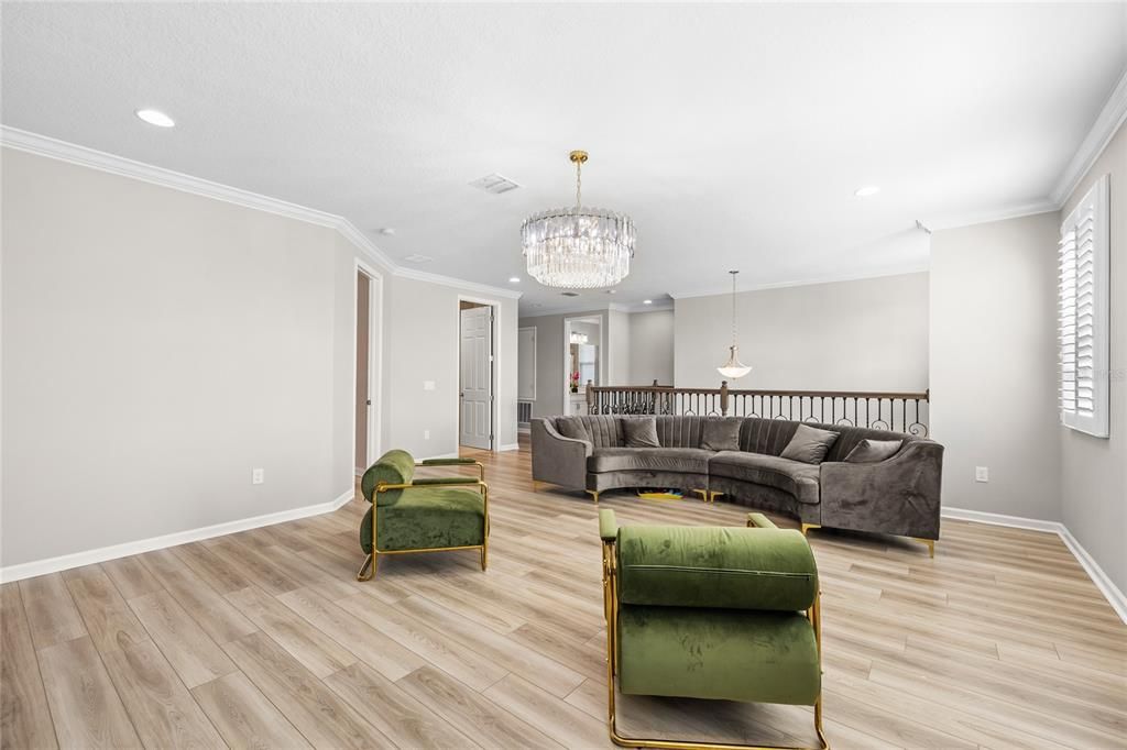 For Sale: $869,000 (5 beds, 4 baths, 3710 Square Feet)