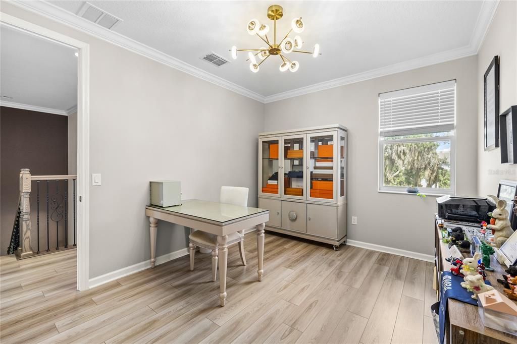 For Sale: $869,000 (5 beds, 4 baths, 3710 Square Feet)