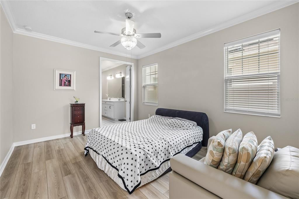 For Sale: $869,000 (5 beds, 4 baths, 3710 Square Feet)