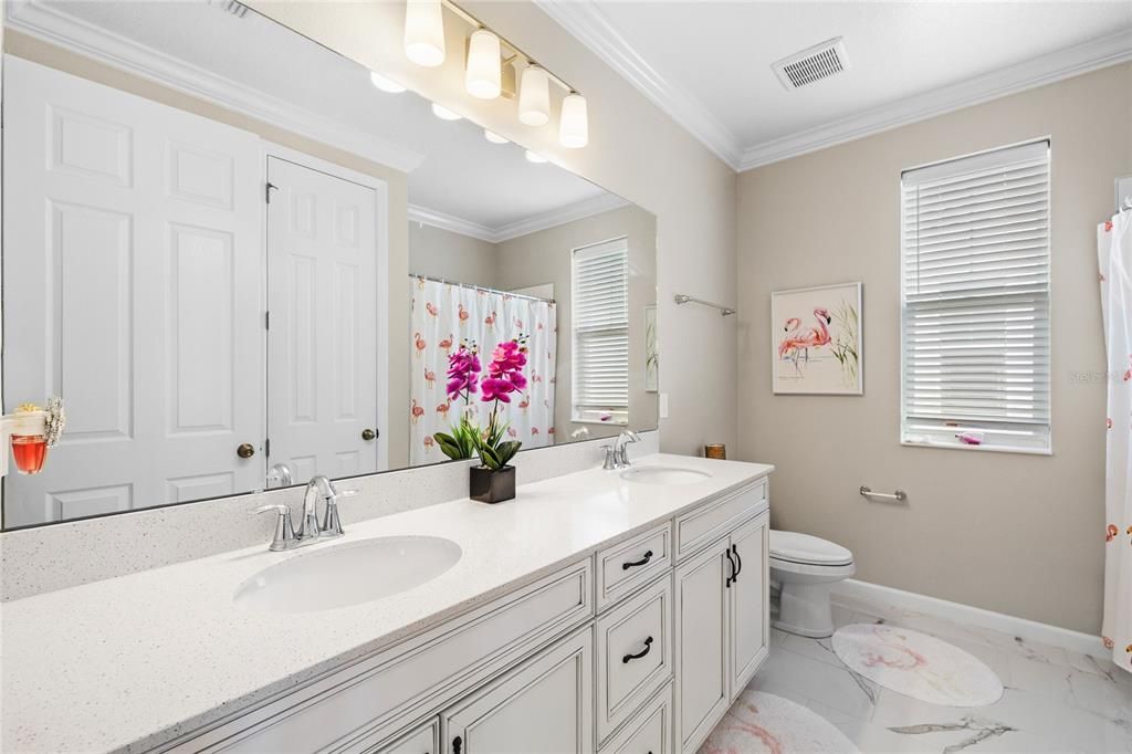 For Sale: $869,000 (5 beds, 4 baths, 3710 Square Feet)
