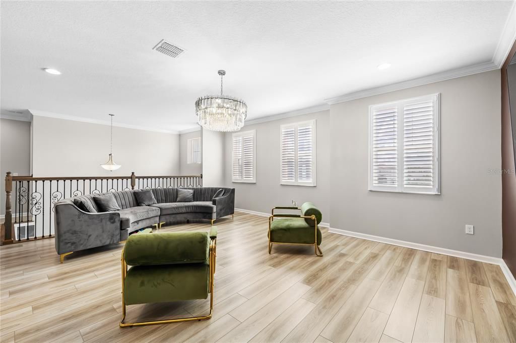 For Sale: $869,000 (5 beds, 4 baths, 3710 Square Feet)