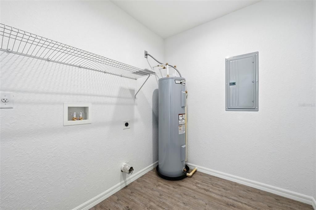 На продажу: $229,900 (3 спален, 2 ванн, 1270 Квадратных фут)