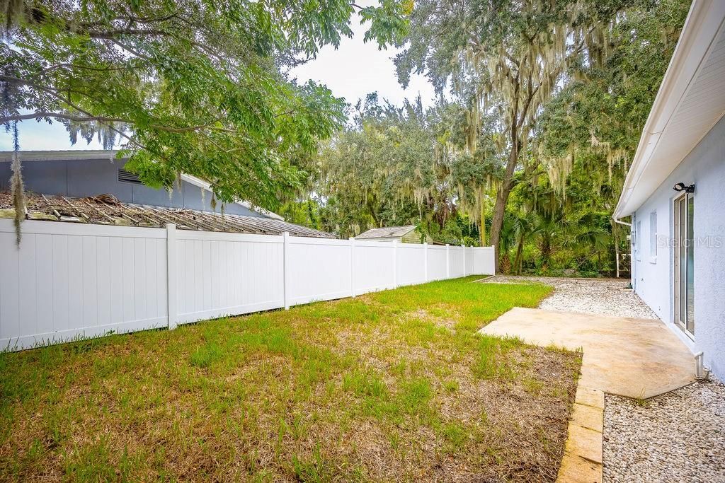 For Sale: $295,000 (3 beds, 2 baths, 1038 Square Feet)