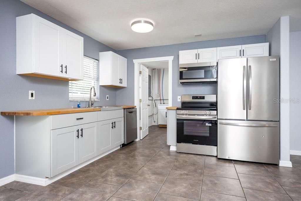 For Sale: $295,000 (3 beds, 2 baths, 1038 Square Feet)