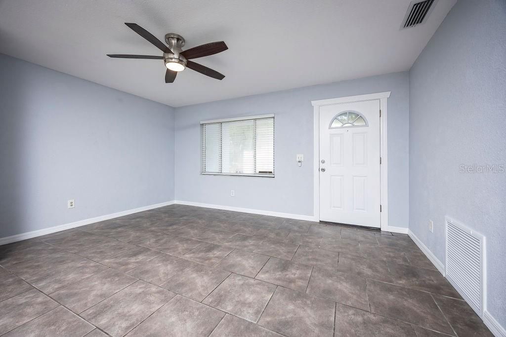 For Sale: $295,000 (3 beds, 2 baths, 1038 Square Feet)