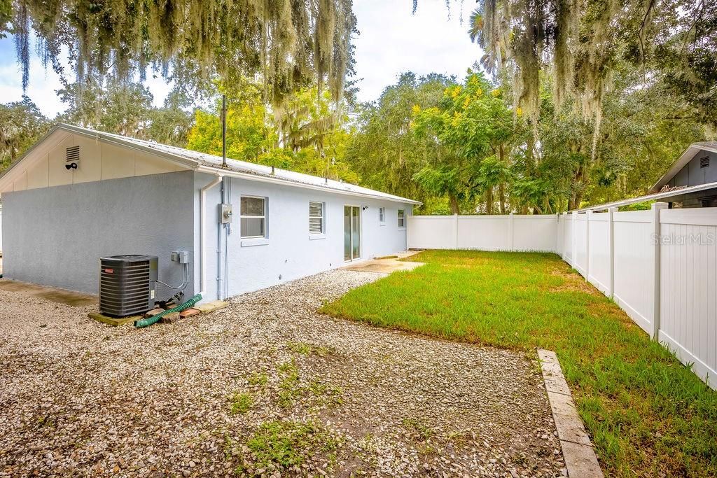 For Sale: $295,000 (3 beds, 2 baths, 1038 Square Feet)