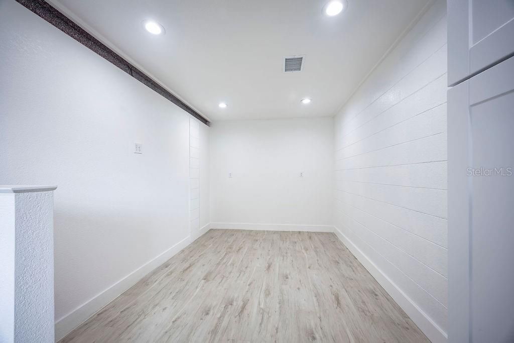 For Sale: $295,000 (3 beds, 2 baths, 1038 Square Feet)