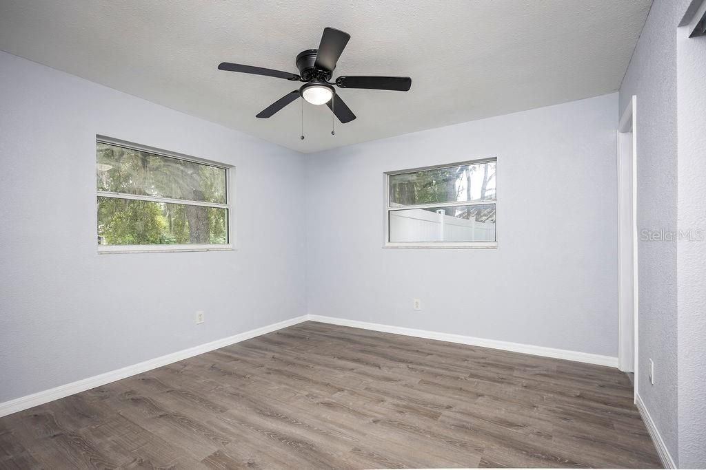 For Sale: $295,000 (3 beds, 2 baths, 1038 Square Feet)
