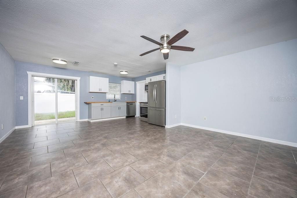 For Sale: $295,000 (3 beds, 2 baths, 1038 Square Feet)