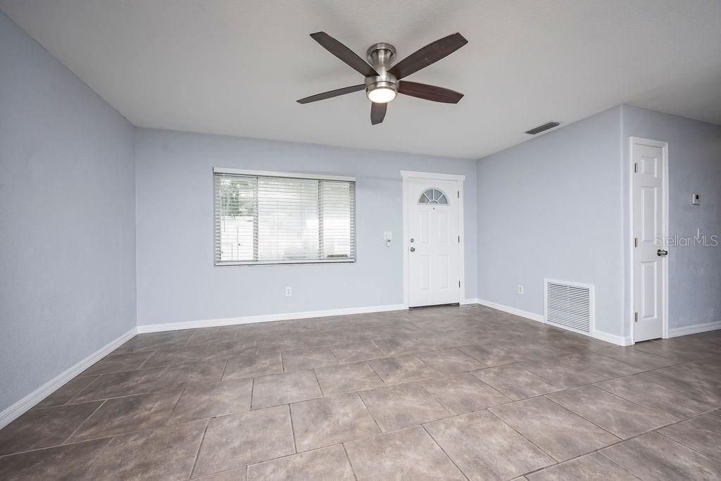 For Sale: $295,000 (3 beds, 2 baths, 1038 Square Feet)