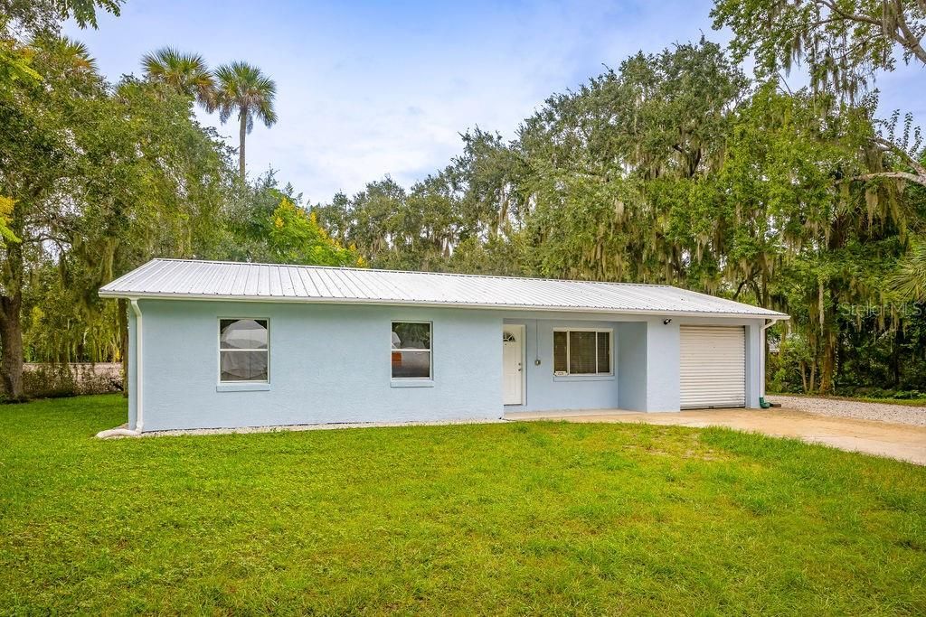 For Sale: $295,000 (3 beds, 2 baths, 1038 Square Feet)