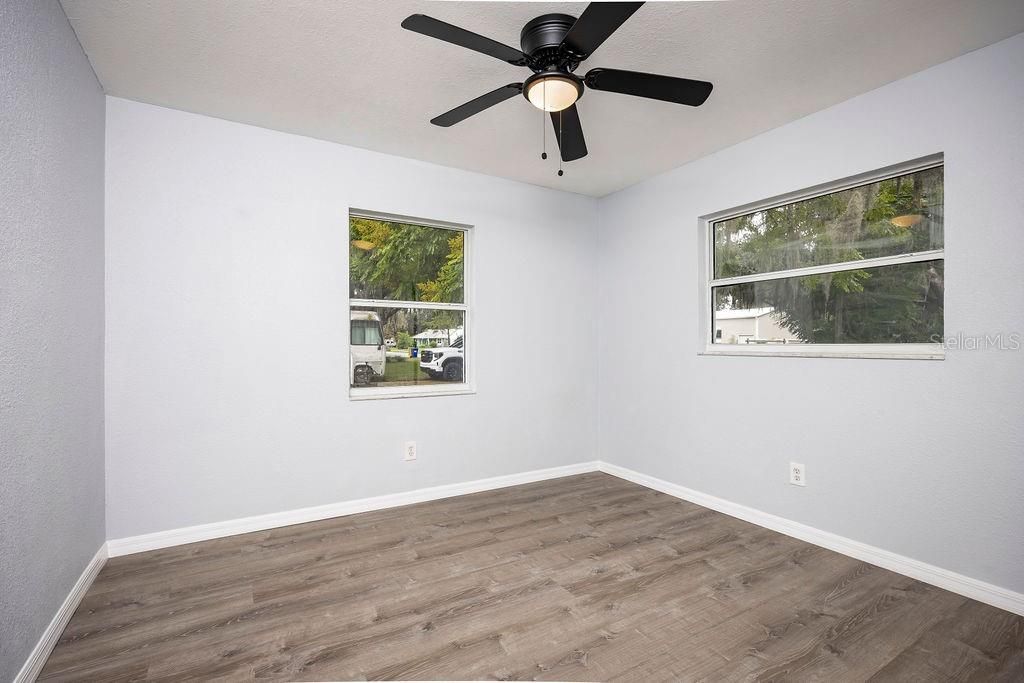 For Sale: $295,000 (3 beds, 2 baths, 1038 Square Feet)