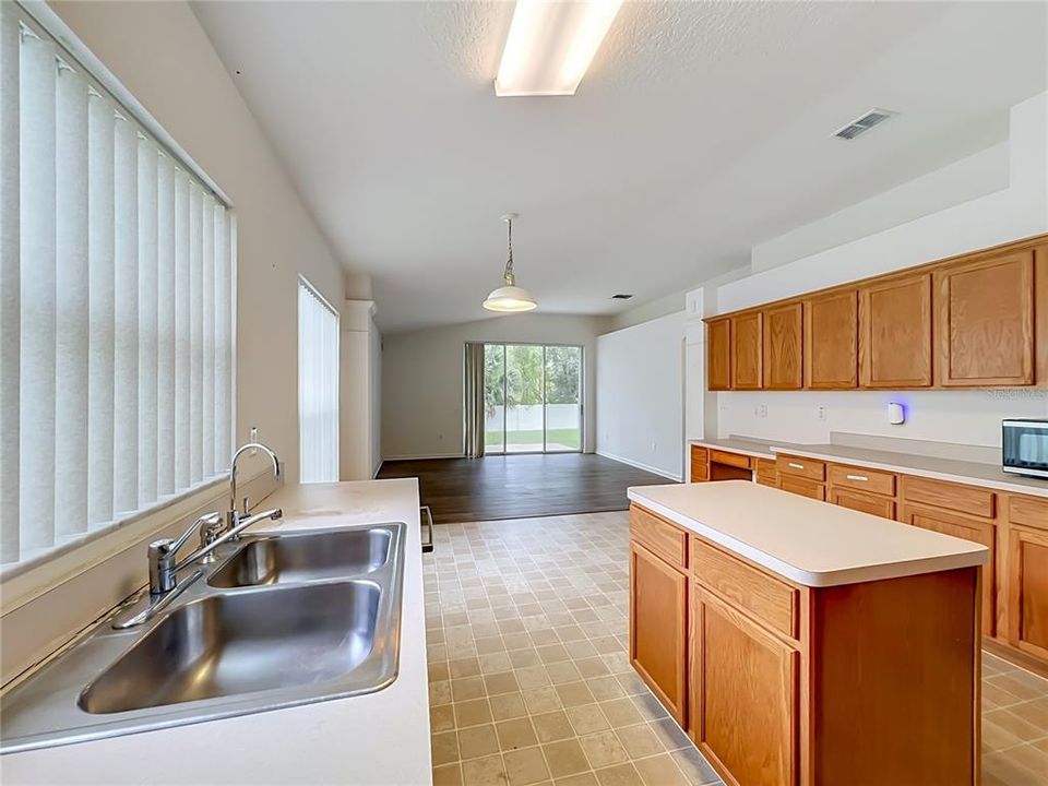 For Sale: $415,000 (4 beds, 2 baths, 1959 Square Feet)