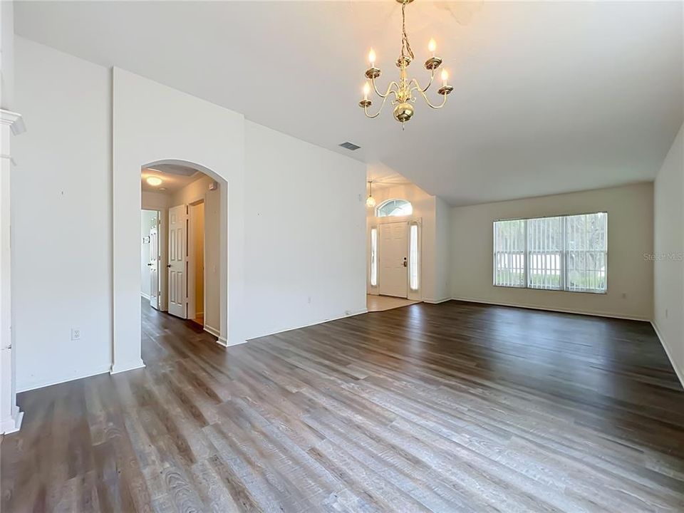 For Sale: $415,000 (4 beds, 2 baths, 1959 Square Feet)