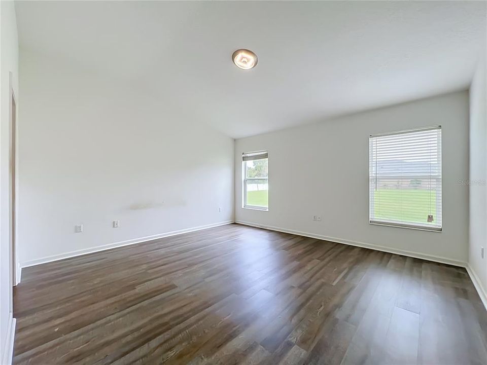 For Sale: $415,000 (4 beds, 2 baths, 1959 Square Feet)