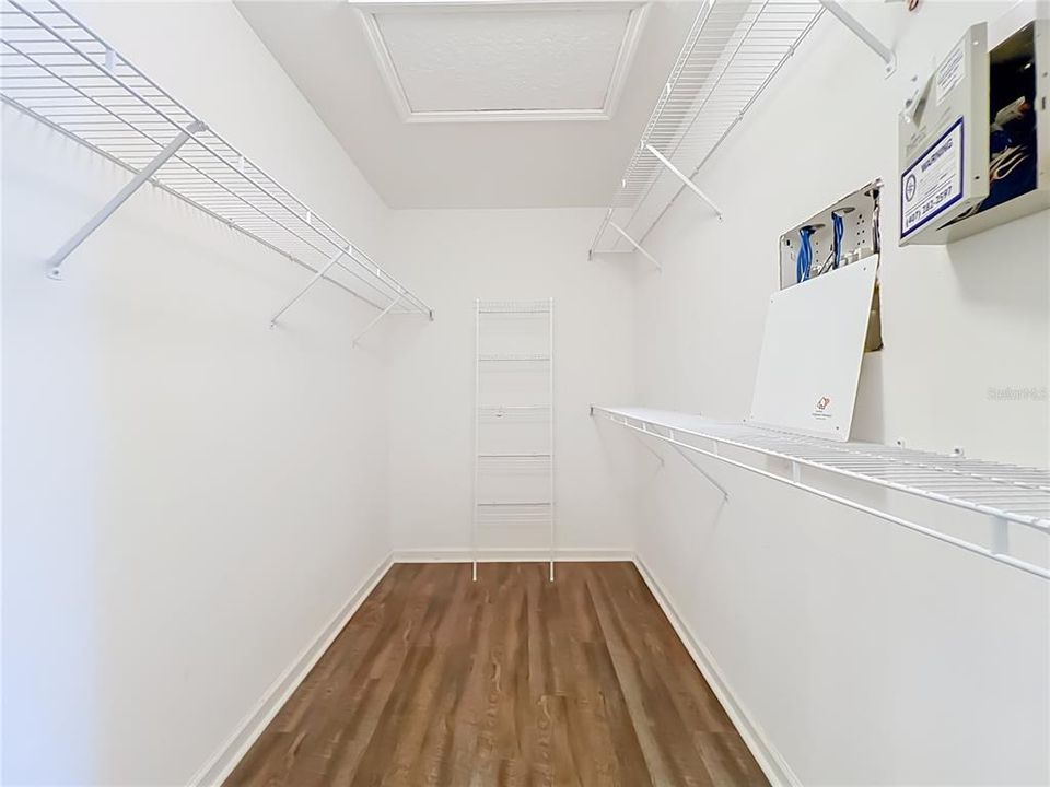 For Sale: $415,000 (4 beds, 2 baths, 1959 Square Feet)