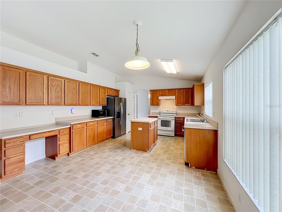 For Sale: $415,000 (4 beds, 2 baths, 1959 Square Feet)
