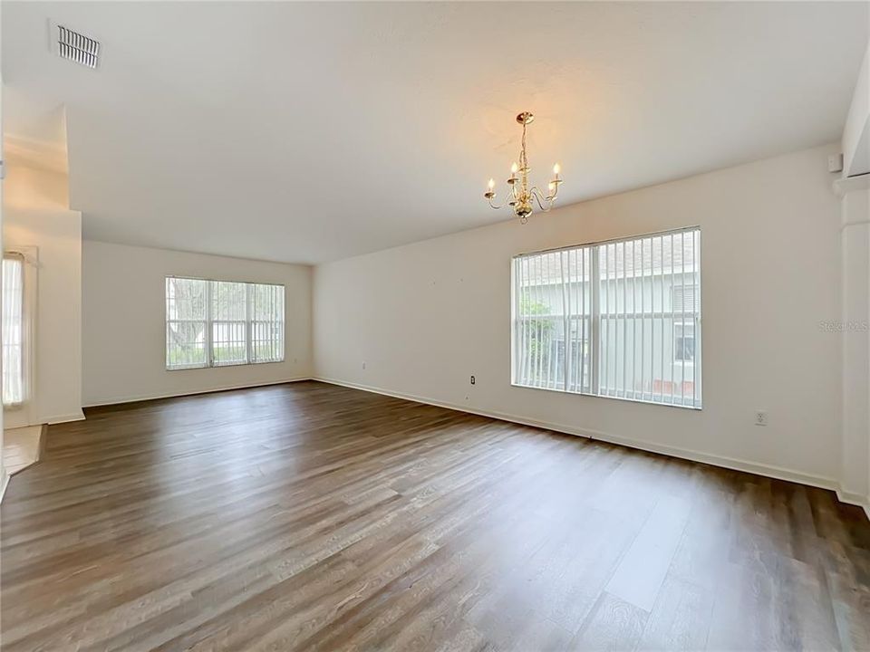 For Sale: $415,000 (4 beds, 2 baths, 1959 Square Feet)