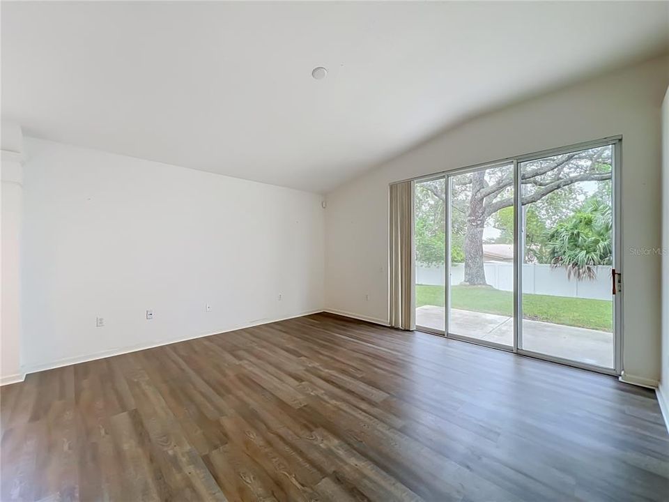 For Sale: $415,000 (4 beds, 2 baths, 1959 Square Feet)