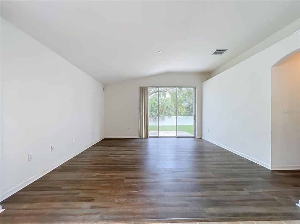 For Sale: $415,000 (4 beds, 2 baths, 1959 Square Feet)