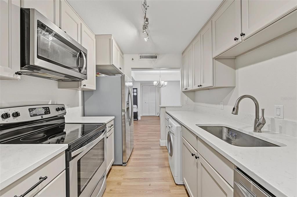 En Venta: $335,000 (2 camas, 2 baños, 1400 Pies cuadrados)