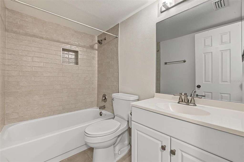 En Venta: $335,000 (2 camas, 2 baños, 1400 Pies cuadrados)