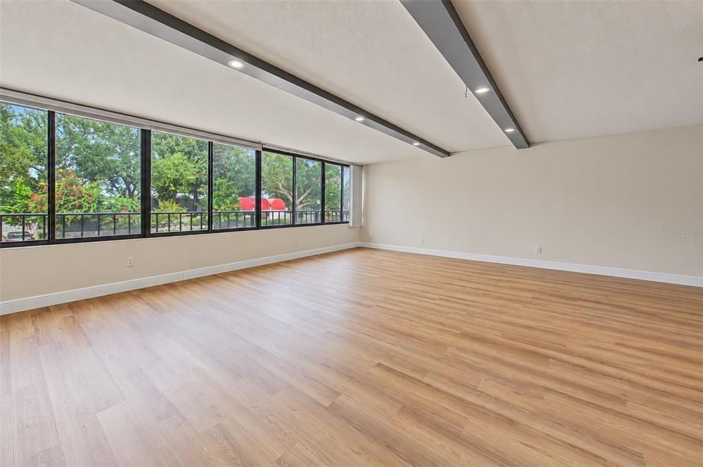 En Venta: $335,000 (2 camas, 2 baños, 1400 Pies cuadrados)