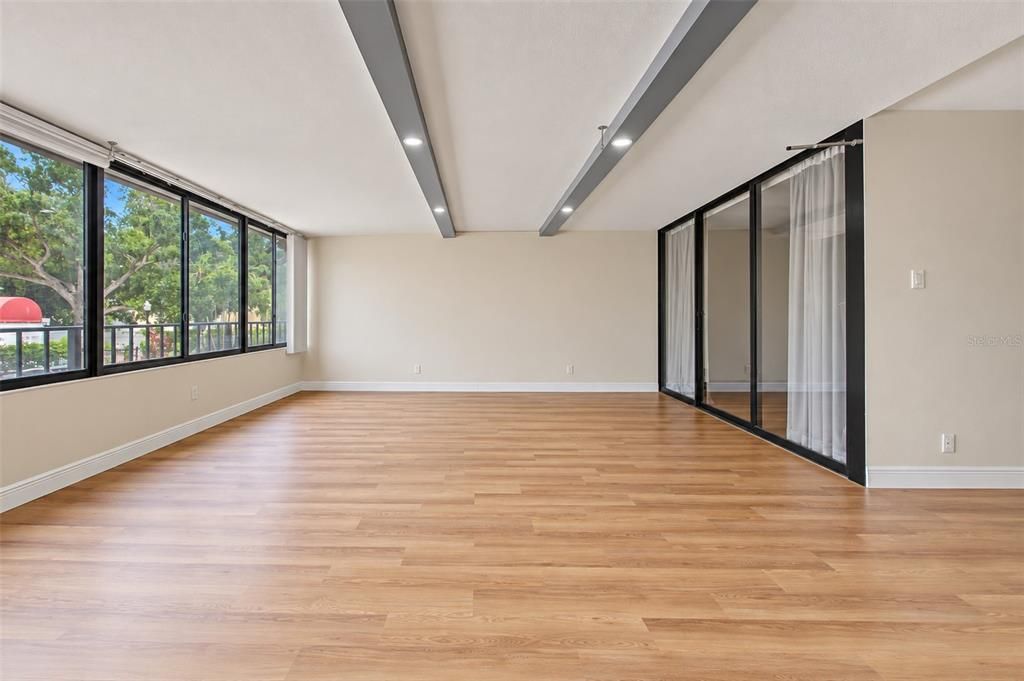 En Venta: $335,000 (2 camas, 2 baños, 1400 Pies cuadrados)