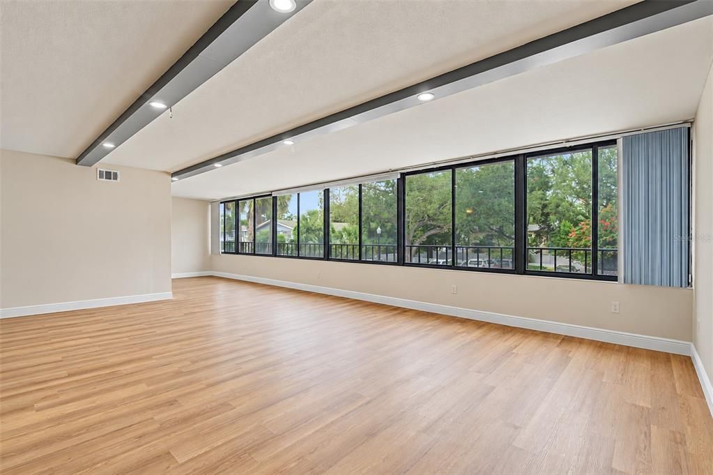 En Venta: $335,000 (2 camas, 2 baños, 1400 Pies cuadrados)