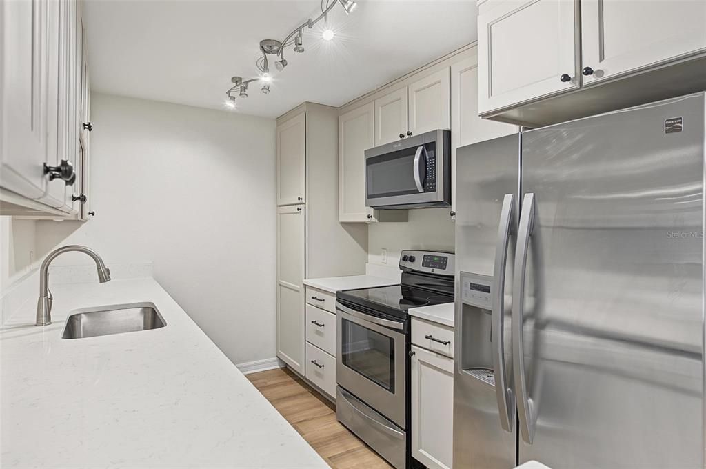 En Venta: $335,000 (2 camas, 2 baños, 1400 Pies cuadrados)