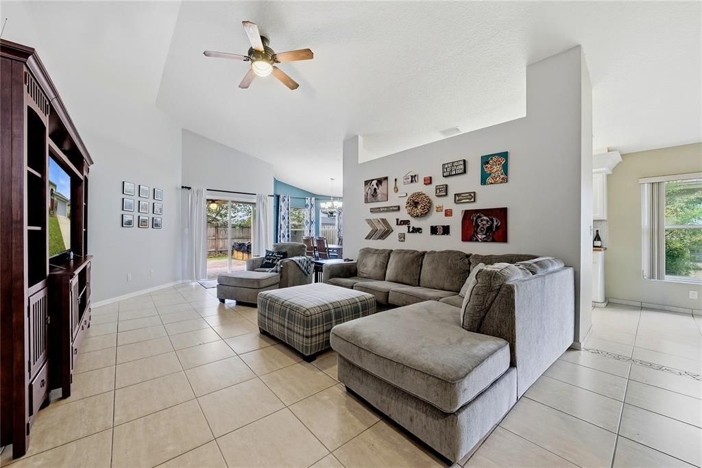 En Venta: $349,999 (3 camas, 2 baños, 1705 Pies cuadrados)