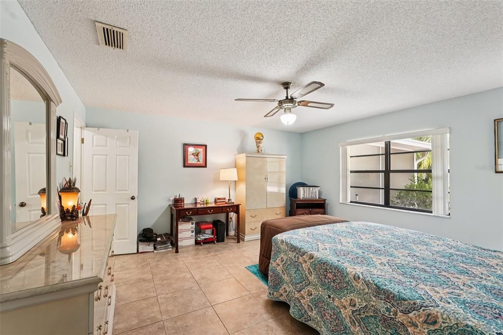 En Venta: $229,900 (2 camas, 2 baños, 1589 Pies cuadrados)