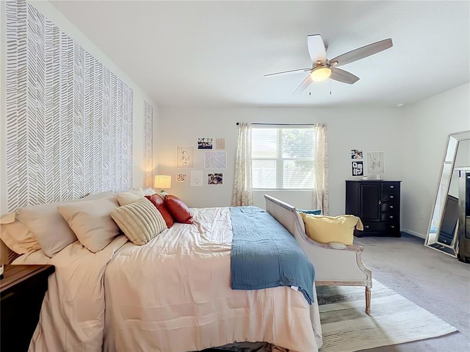 For Sale: $379,000 (4 beds, 2 baths, 1928 Square Feet)