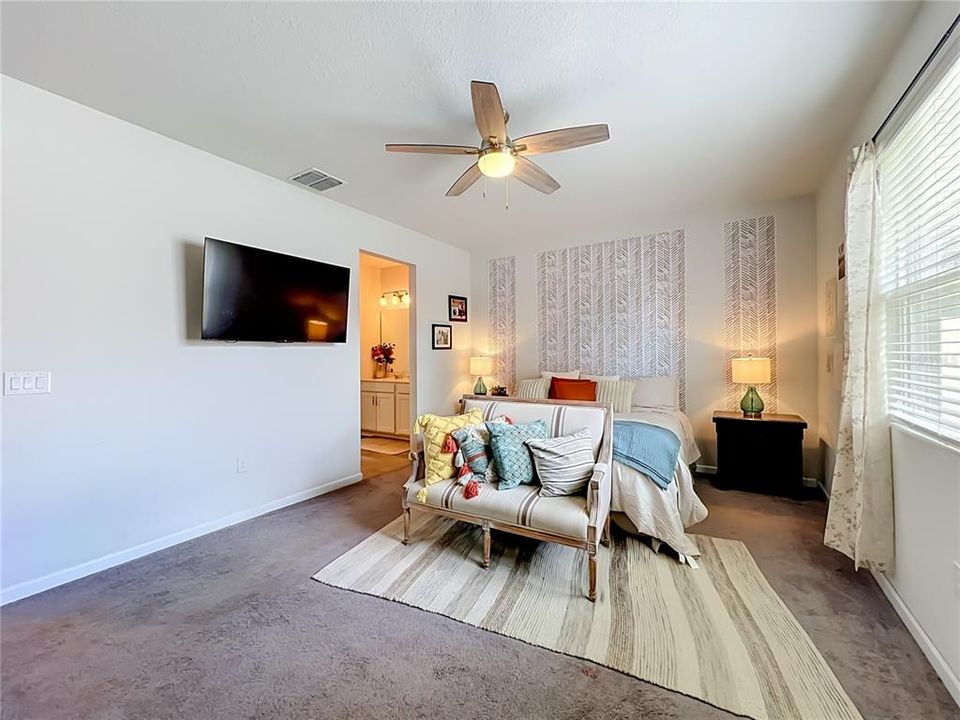 For Sale: $379,000 (4 beds, 2 baths, 1928 Square Feet)