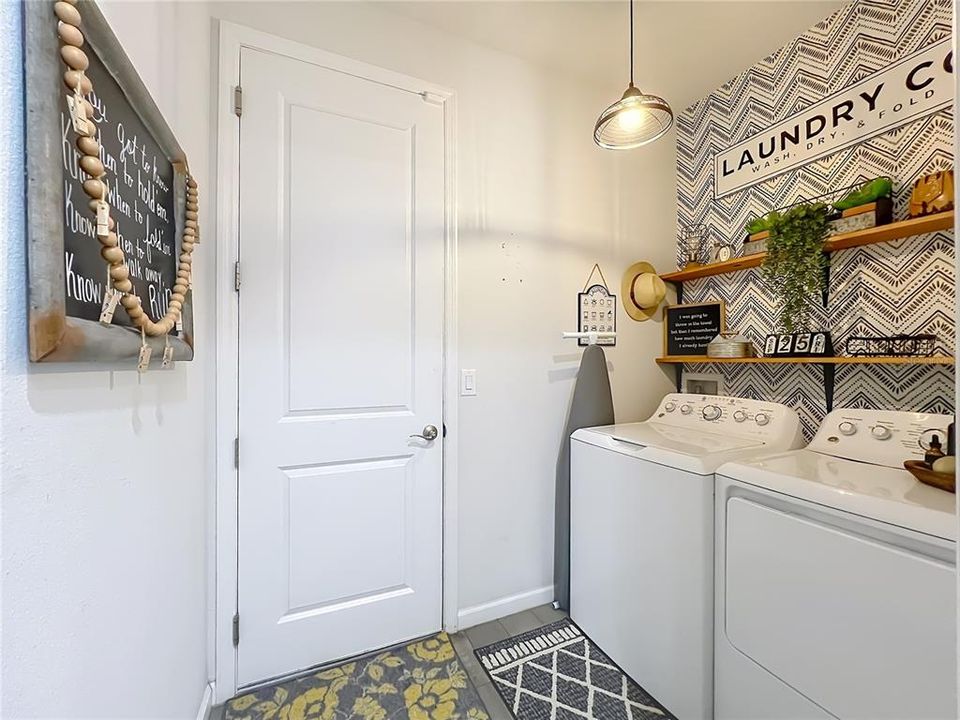 For Sale: $379,000 (4 beds, 2 baths, 1928 Square Feet)