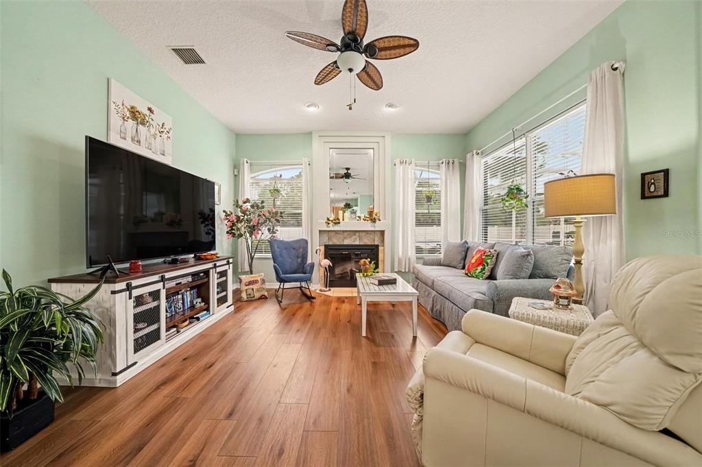 For Sale: $570,000 (5 beds, 3 baths, 2944 Square Feet)